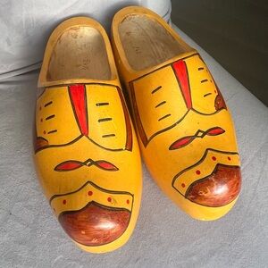 Brand New Vintage Swedish Hand carved and hand painted Wooden Shoes‎ Sz 24.5